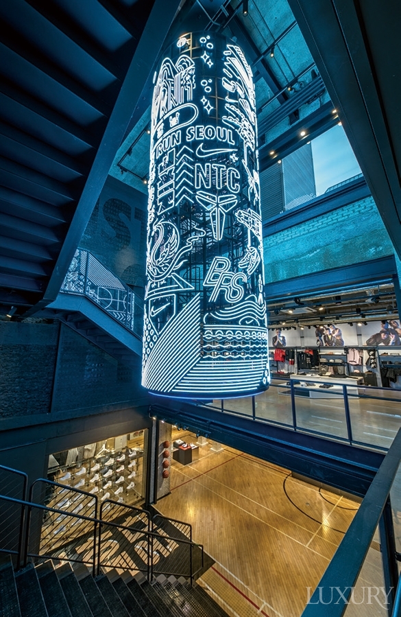 LUXURY 체험에 특화된 플래그십 스토어 6곳 Interactive Sports Flagship Store