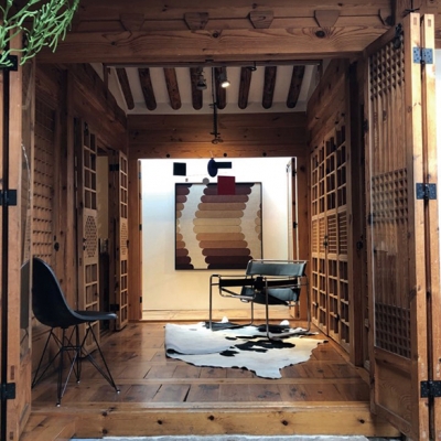 한옥에 차려진 디자인의 변주, 심보의 취향